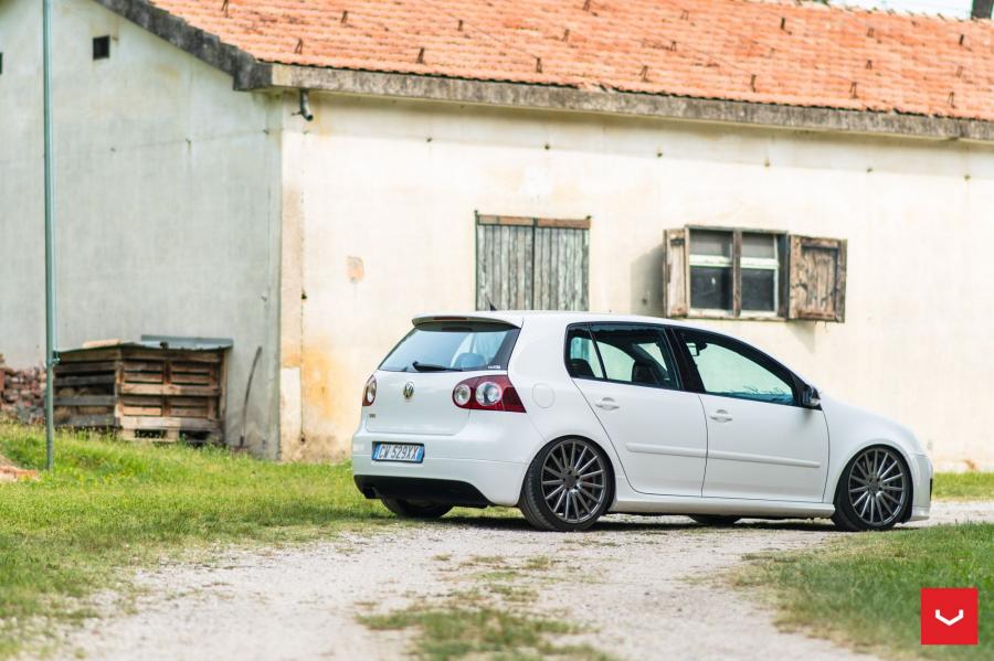  Volkswagen Golf GTI on Vossen Wheels (VFS2) 2017 года  (фото 25 из 28)